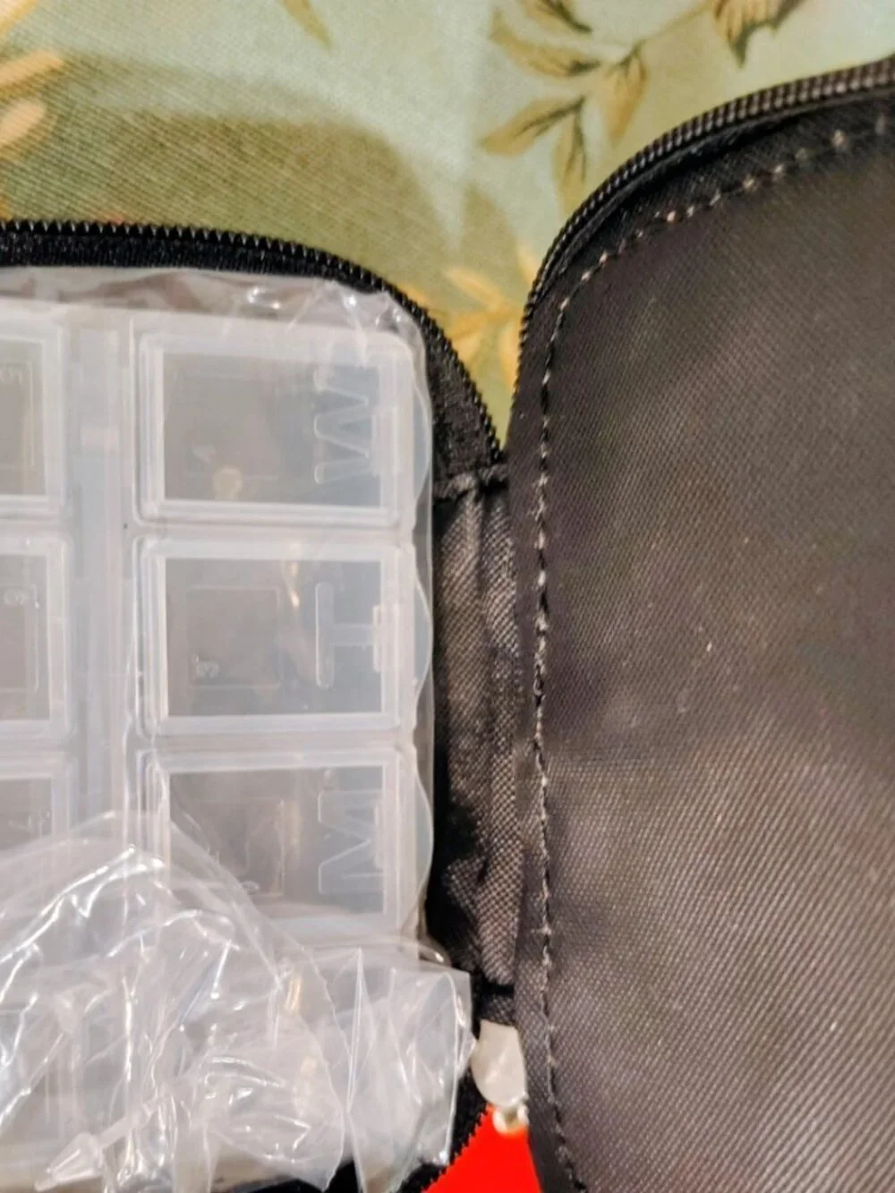 Kelly & Katie NWT Travel Pill Case Floral Zip